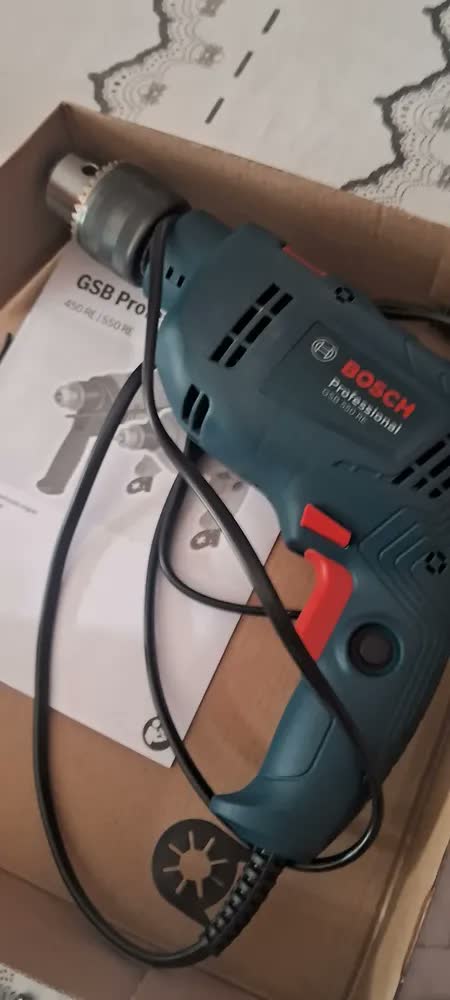 foto de Furadeira martelete elétrica de 13mm Bosch GSB-550 550W com caixa de papelão