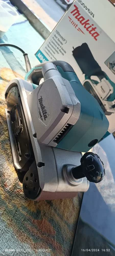 foto de Lixadeira de Cinta 940W Industrial M9400B Makita