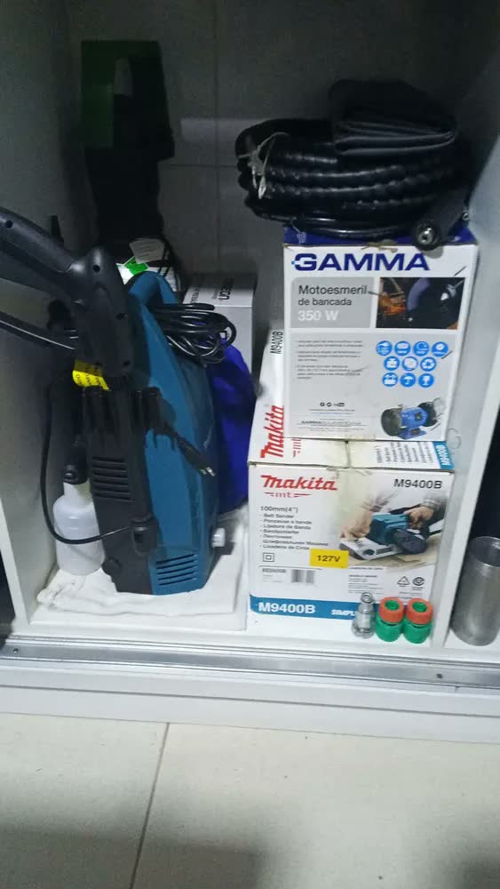 foto de Lixadeira de Cinta 940W Industrial M9400B Makita