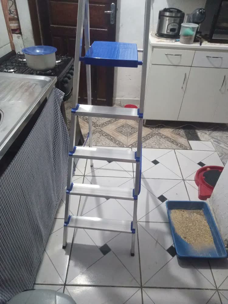 foto de Escada Doméstica Em Aluminio 5 Degraus Real Escadas Cor Prateado