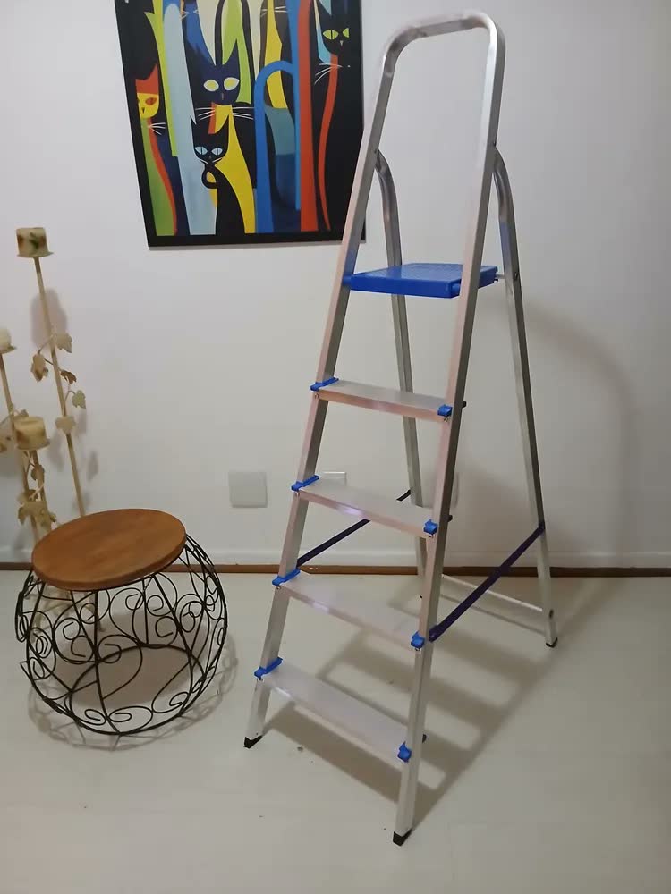 foto de Escada Doméstica Em Aluminio 5 Degraus Real Escadas Cor Prateado