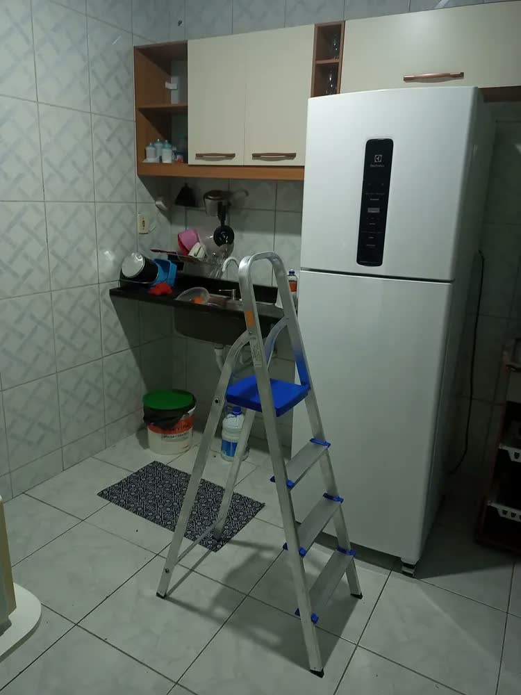 foto de Escada Alumínio Doméstica 4 Degraus Reforçada Real Escadas Cor Prateado/Azul