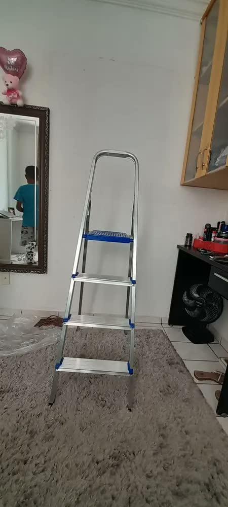 foto de Escada Alumínio Doméstica 4 Degraus Reforçada Real Escadas Cor Prateado/Azul