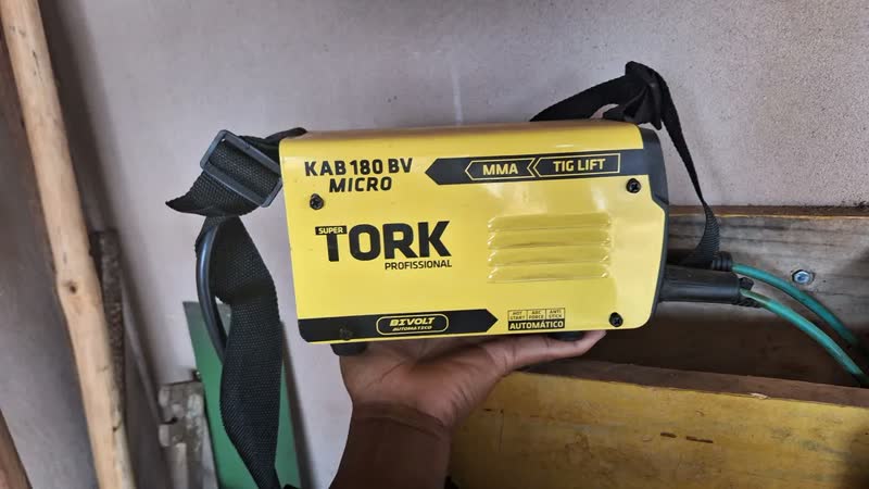 foto de Inversora Solda Kab 180 M Mma Tig Mascara Automatica Cor Amarelo/Preto