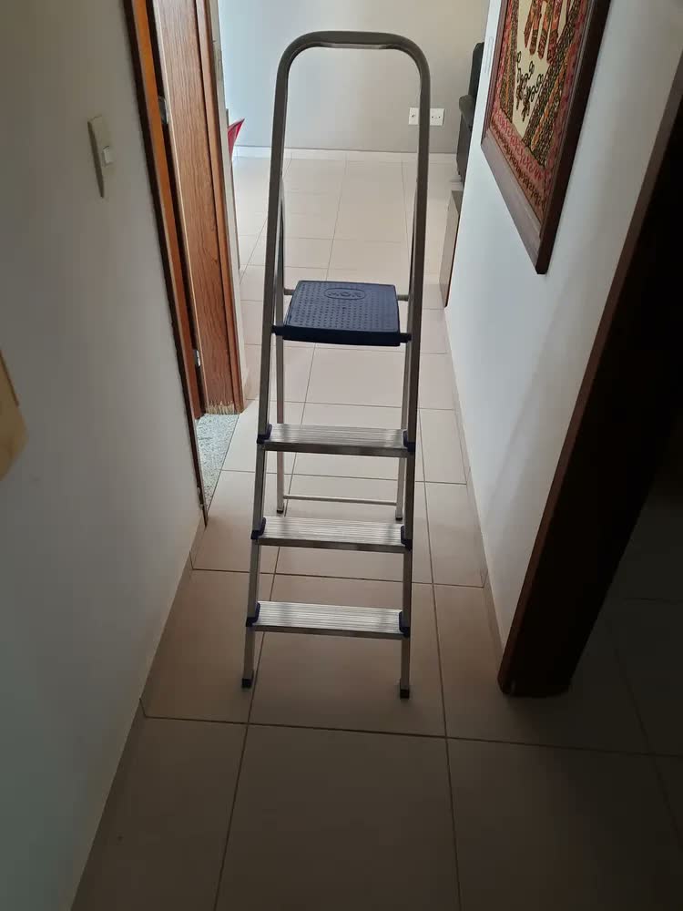 foto de Escada Alumínio 4 Degraus MOR Prateado/Azul