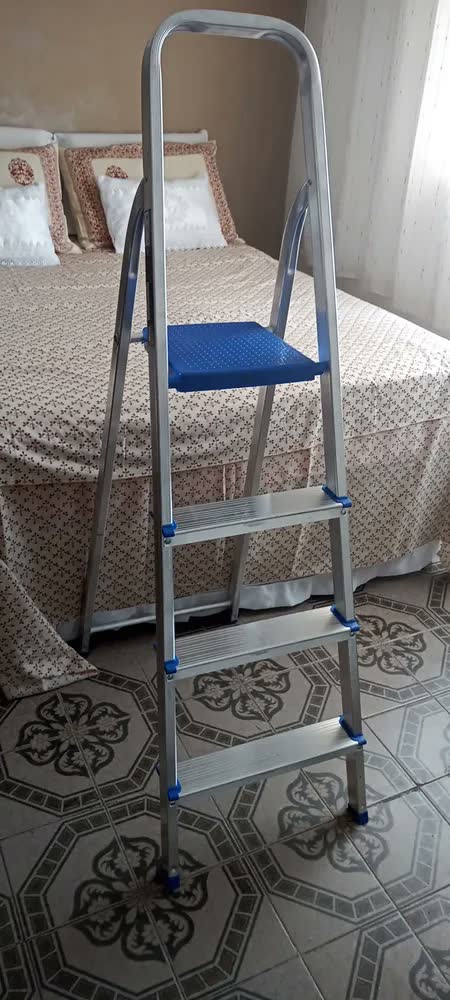 foto de Escada Alumínio 4 Degraus MOR Prateado/Azul