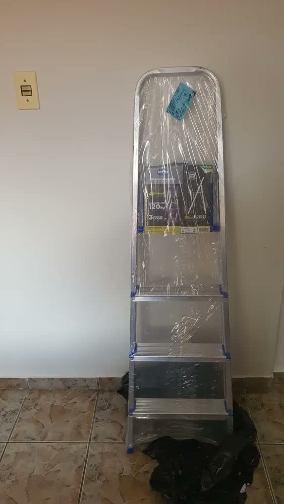foto de Escada Alumínio 4 Degraus MOR Prateado/Azul