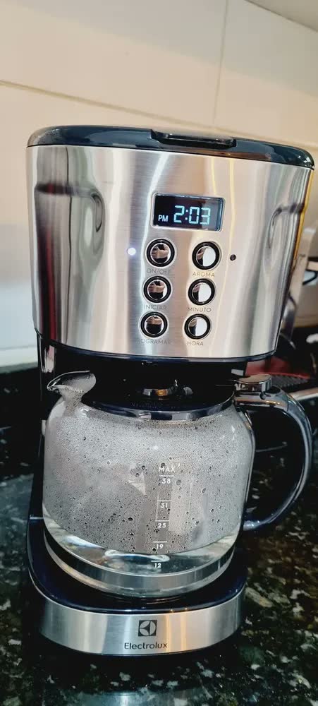 foto de Cafeteira Elétrica Electrolux Digital 38 Xícaras Experience Programável com Timer Cor Inox ECM30