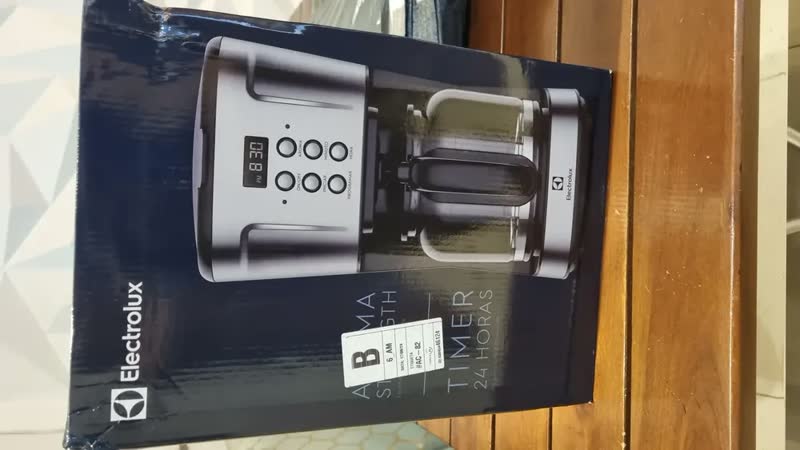foto de Cafeteira Elétrica Digital Ecm30 38 Xícaras Inox Electrolux