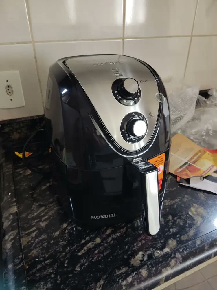 foto de Fritadeira elétrica sem óleo Mondial Cozinha AFN-50 5L preta e inox