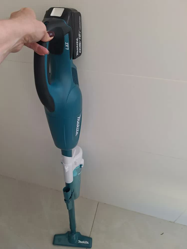 foto de Aspirador de Pó Portátil Makita DCL180ZB 18V, sem Bateria e Carregador