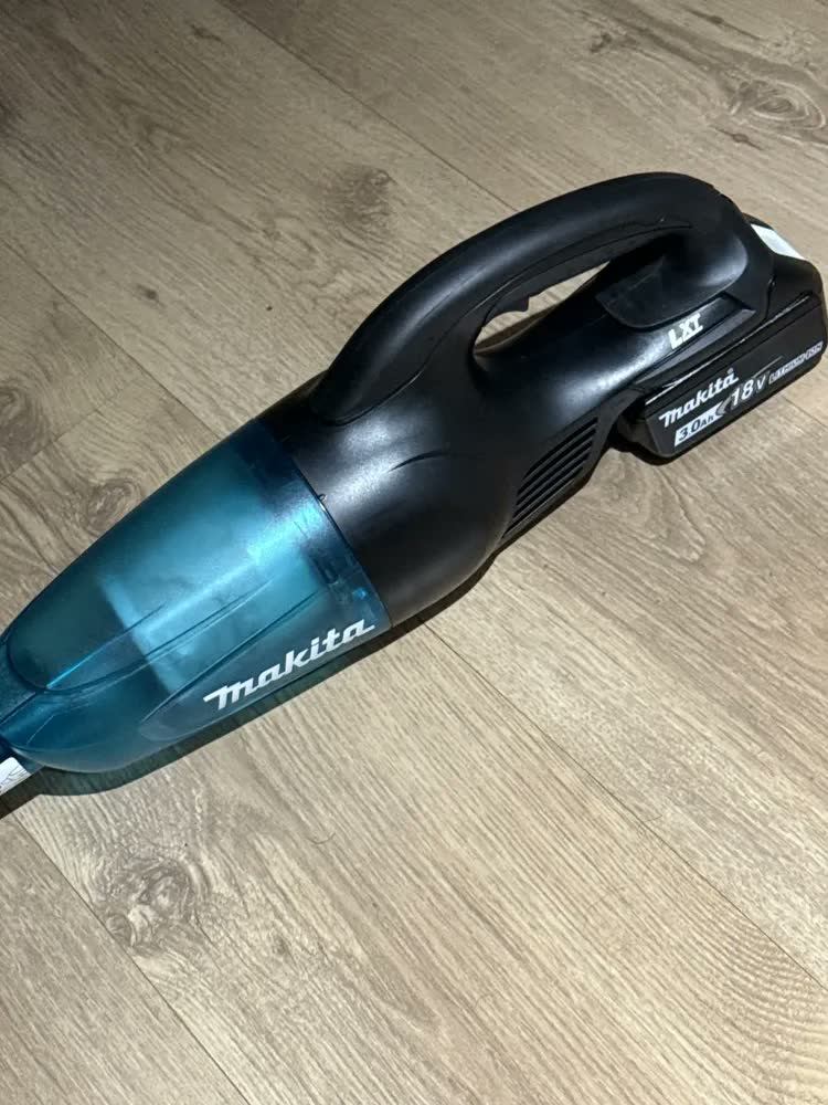 foto de Aspirador de Pó Portátil Makita DCL180ZB 18V, sem Bateria e Carregador
