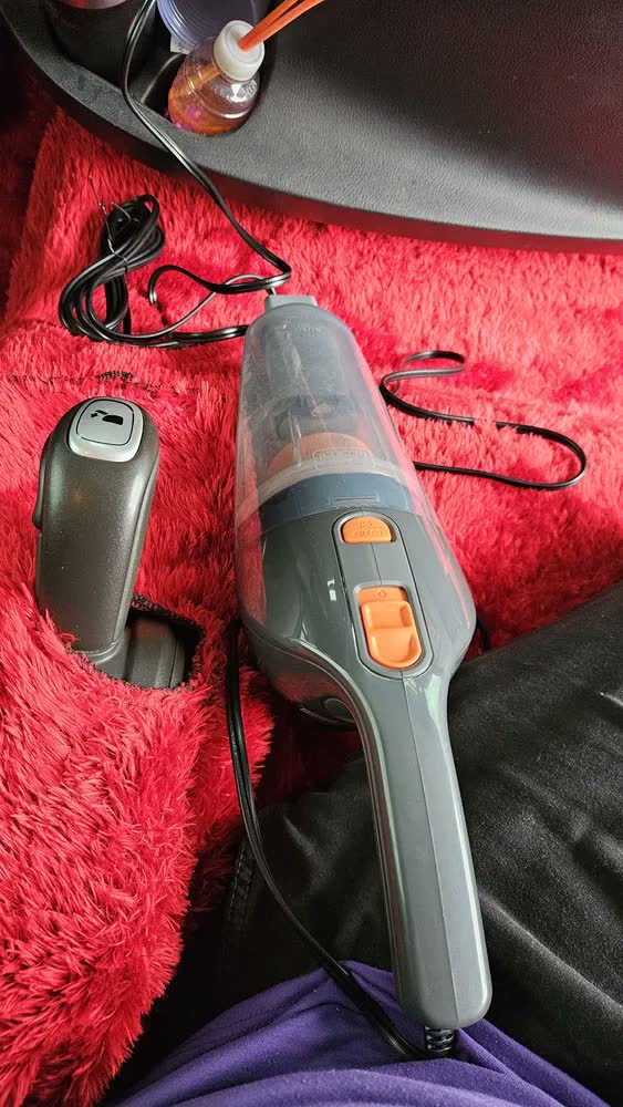 foto de Aspirador de Pó Elétrico e Portátil Black Decker, Modelo BDCV370, Ideal para Automóveis com Ação Ciclônica,