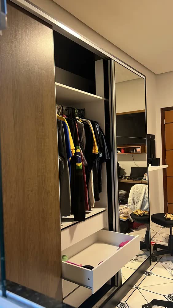 foto de Guarda Roupa Casal 100% Mdf Madesa Royale 3 Portas Espelho Cor Preto 106209