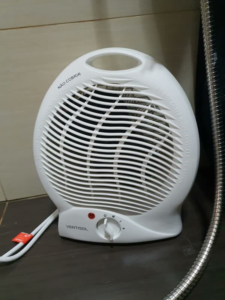foto de Aquecedor Ventisol A1 1500W Branco Compacto e Seguro