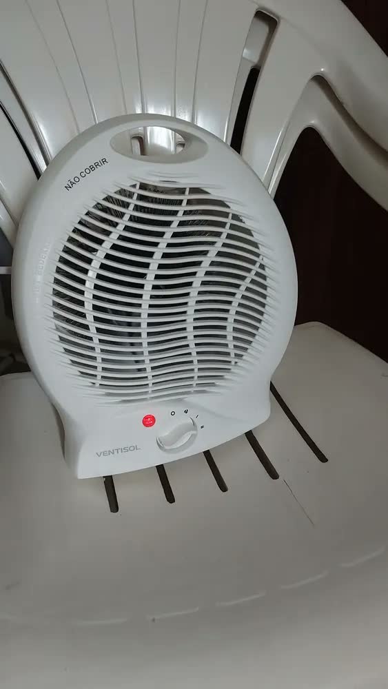 foto de Aquecedor Ventisol A1 1500W Branco Compacto e Seguro