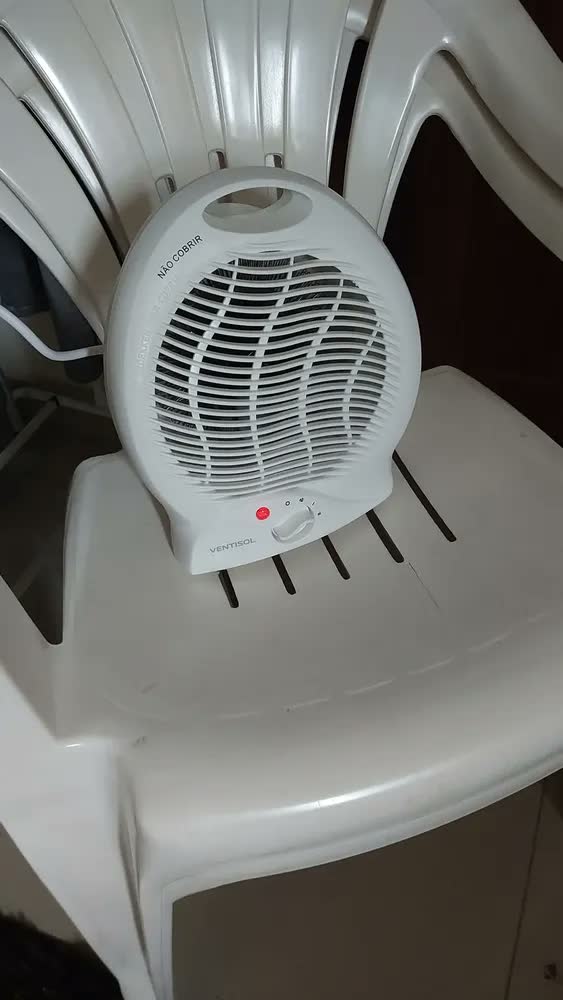 foto de Aquecedor Ventisol A1 1500W Branco Compacto e Seguro