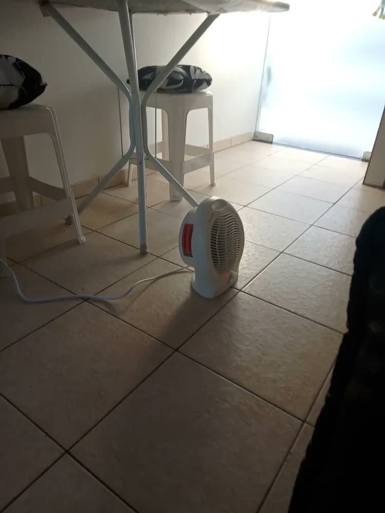 foto de Aquecedor Ventisol A1 1500W Branco Compacto e Seguro