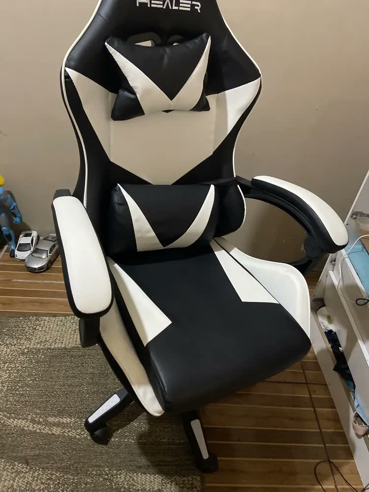 foto de Cadeira Gamer Lancer Preta e Branca Healer
