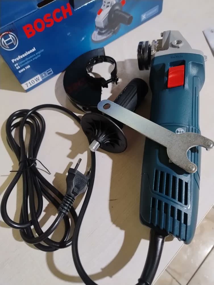 foto de Esmerilhadeira angular Bosch Professional GWS 700 azul 710 W