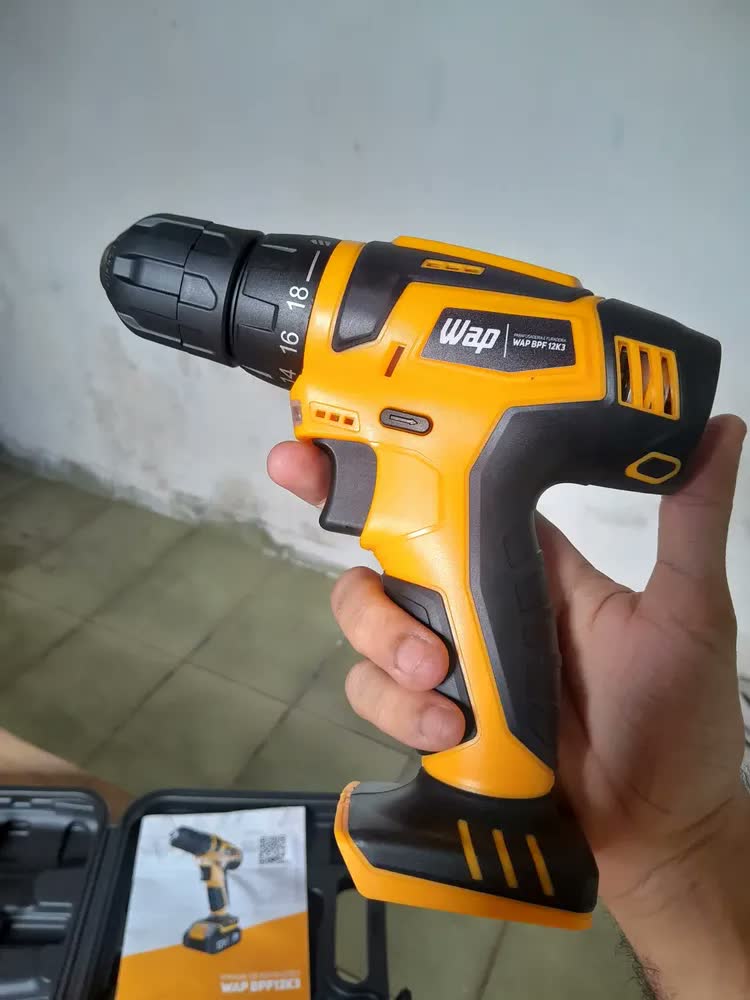 foto de Parafusadeira Furadeira Sem Fio 12V WAP BPF 12K3 Kit Maleta