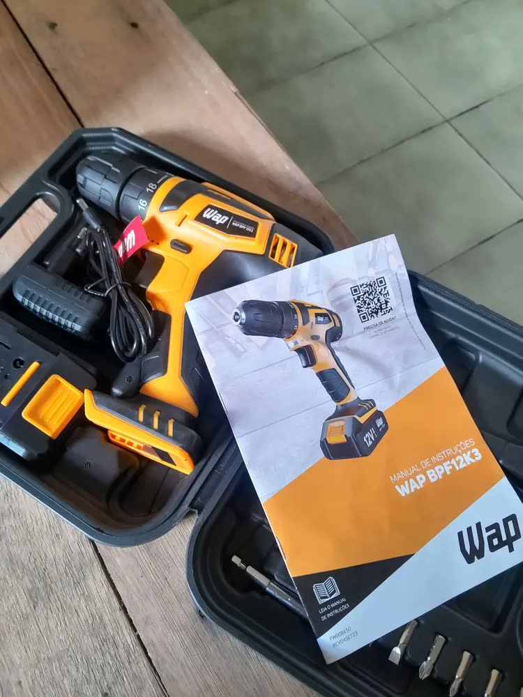 foto de Parafusadeira Furadeira Sem Fio 12V WAP BPF 12K3 Kit Maleta