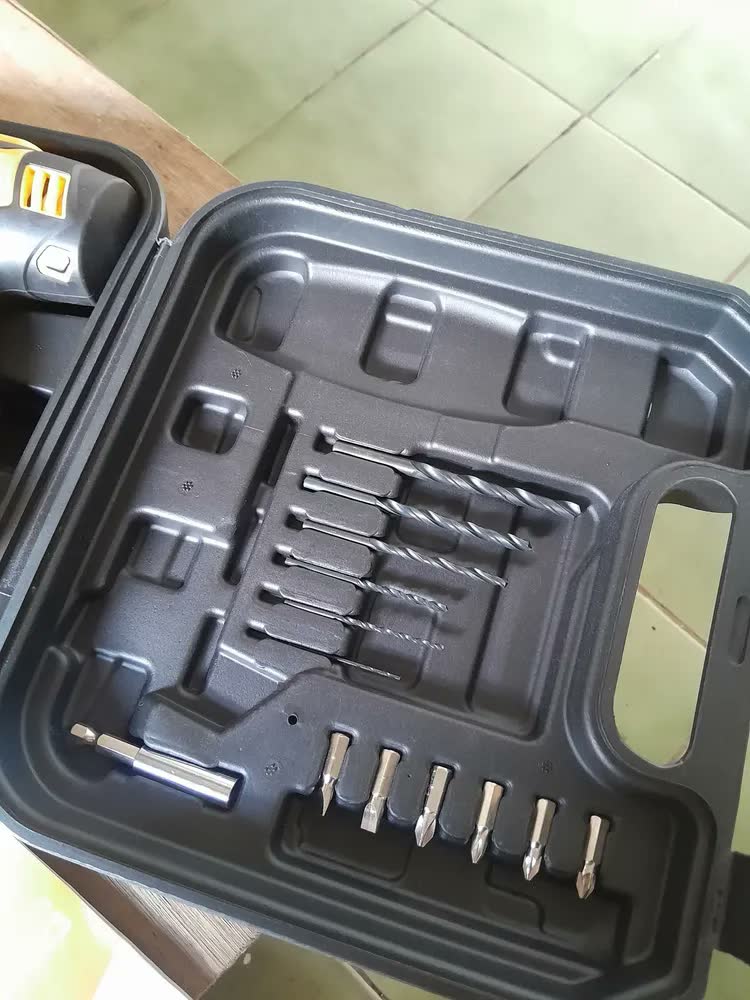 foto de Parafusadeira Furadeira Sem Fio 12V WAP BPF 12K3 Kit Maleta