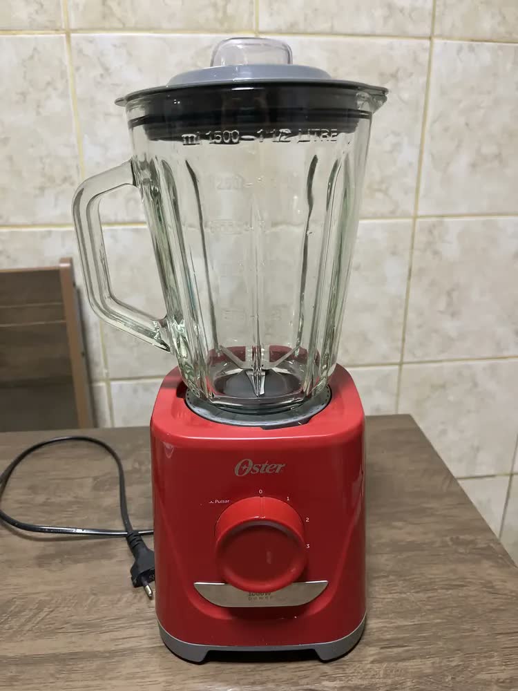 foto de Liquidificador Oster Power 1,7L 1.000W Vermelho OLIQ501