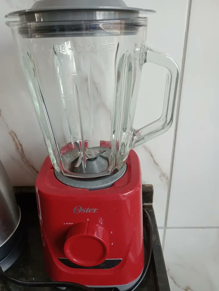 foto de Liquidificador Oster Power 1,7L 1.000W Vermelho OLIQ501