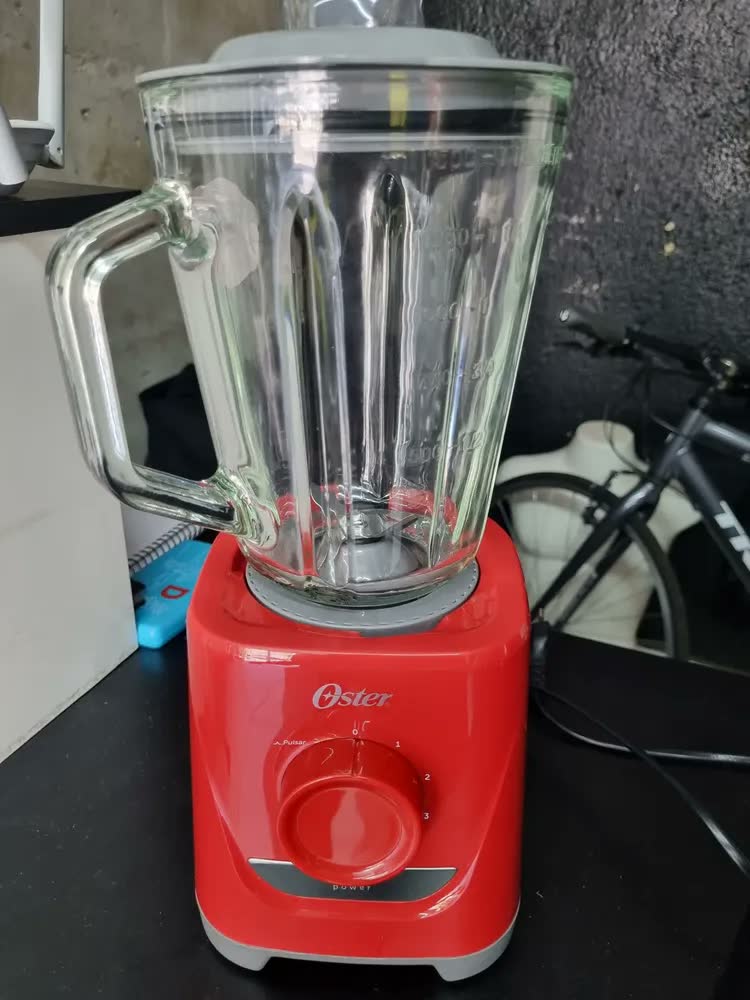 foto de Liquidificador Oster Power 1,7L 1.000W Vermelho OLIQ501