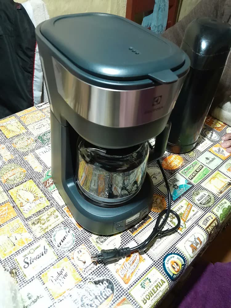 foto de Cafeteira Elétrica Electrolux ECM25 Experience Programável Com Timer Preto E Inox