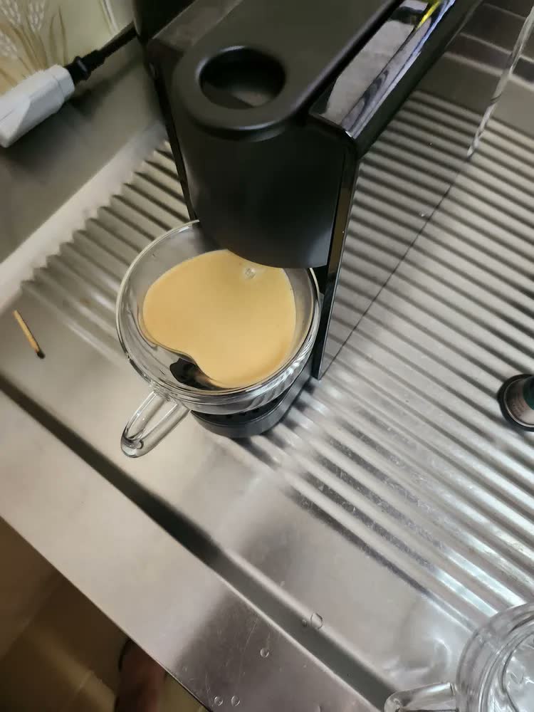 foto de Cafeteira Nespresso Essenza Mini Preta 127V