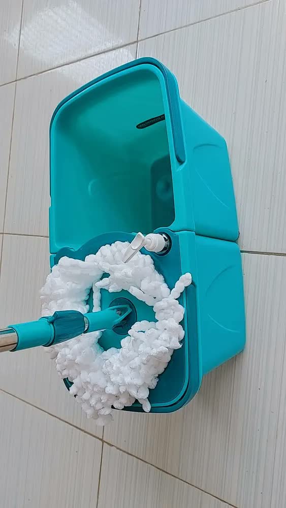 foto de Mop Giratório Pró Com 2 Refis 9 Litros Flash Limp Verde