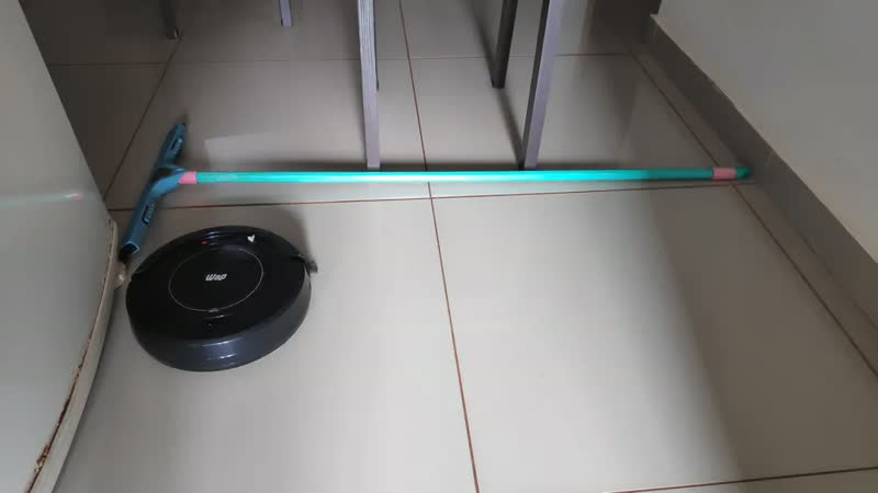 foto de Robô Aspirador de Pó WAP ROBOT W100C - 3 em 1 Varre Aspira e Passa Pano, Sensor Antiqueda e de Impacto