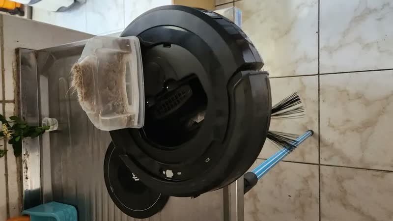 foto de Robô Aspirador de Pó WAP ROBOT W100C - 3 em 1 Varre Aspira e Passa Pano, Sensor Antiqueda e de Impacto