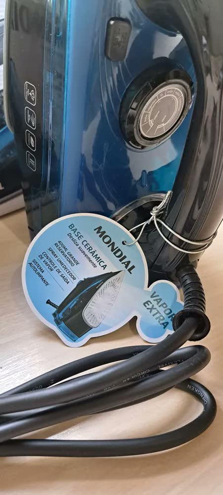 foto de Ferro A Vapor F-53 1200w Preto E Azul Mondial