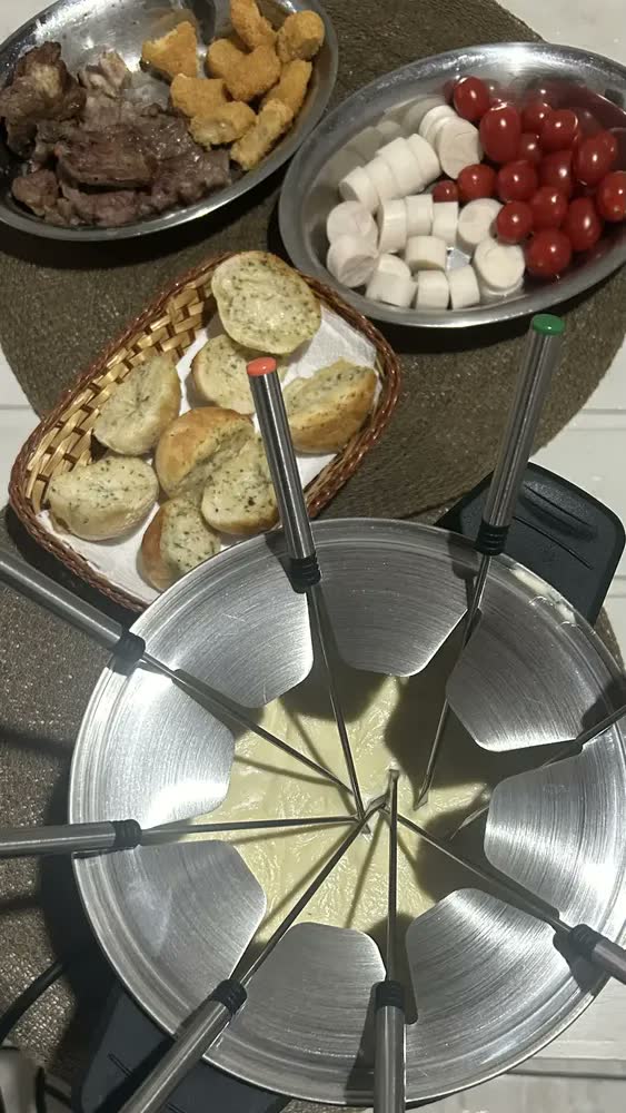 foto de Panela Elétrica De Fondue Le Gourmet Ii Fd-02 Mondial Preto/prata