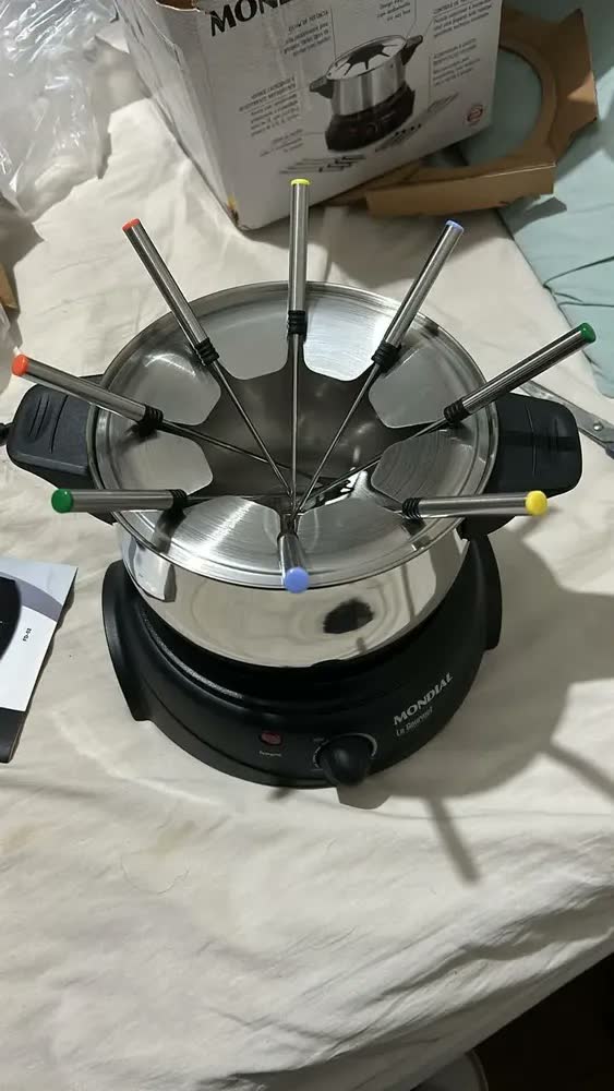 foto de Panela Elétrica De Fondue Le Gourmet Ii Fd-02 Mondial Preto/prata