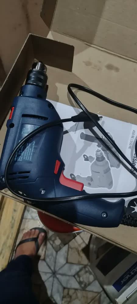 foto de Furadeira rotativa de impacto Bosch 450W Gsb 450re, cor azul