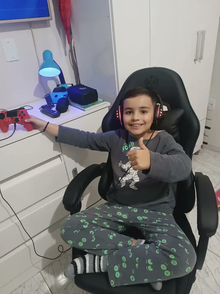 foto de Cadeira de escritório TGT Heron TGT-HR gamer preta com estofado de couro sintético