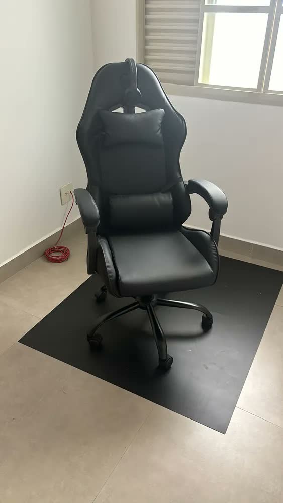 foto de Cadeira de escritório TGT Heron TGT-HR gamer ergonômica vermelha com estofado de couro sintético