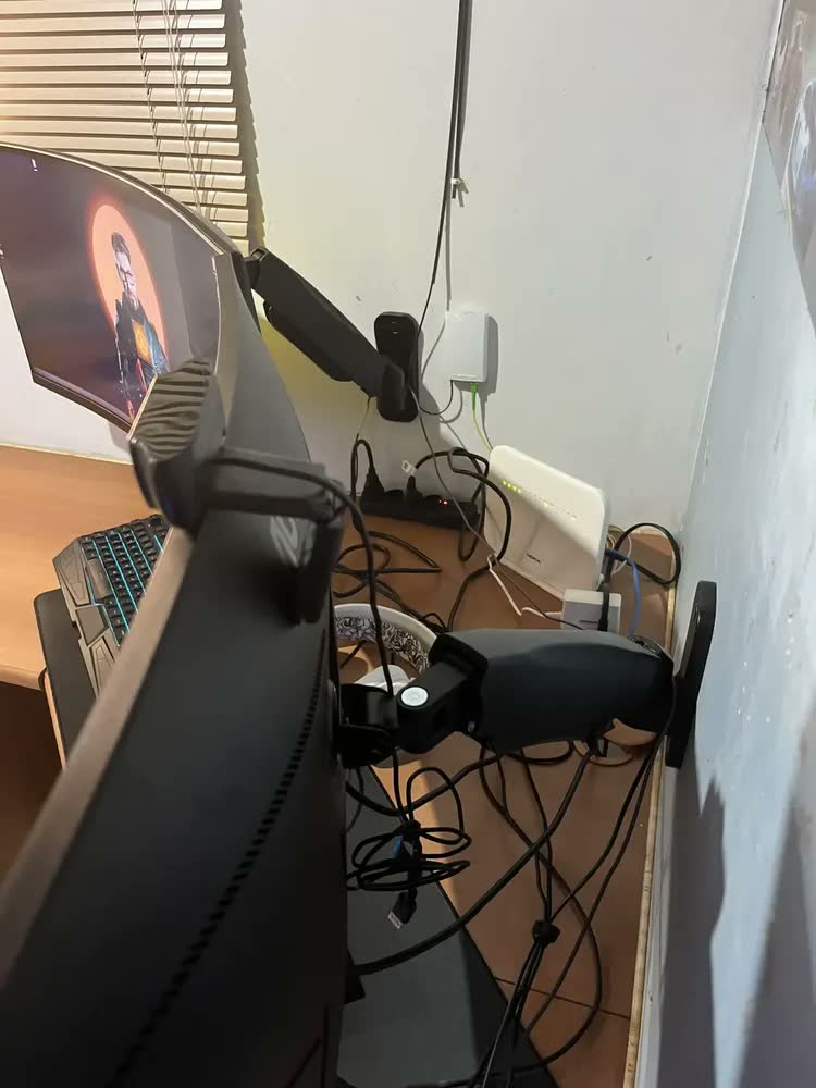 foto de Suporte Articulado Parede Monitor TV 17 a 35 9kg ELG Giro 360° Inclinável Altura até 25cm VESA 75x75 e 100x100 Polegadas Preto F410