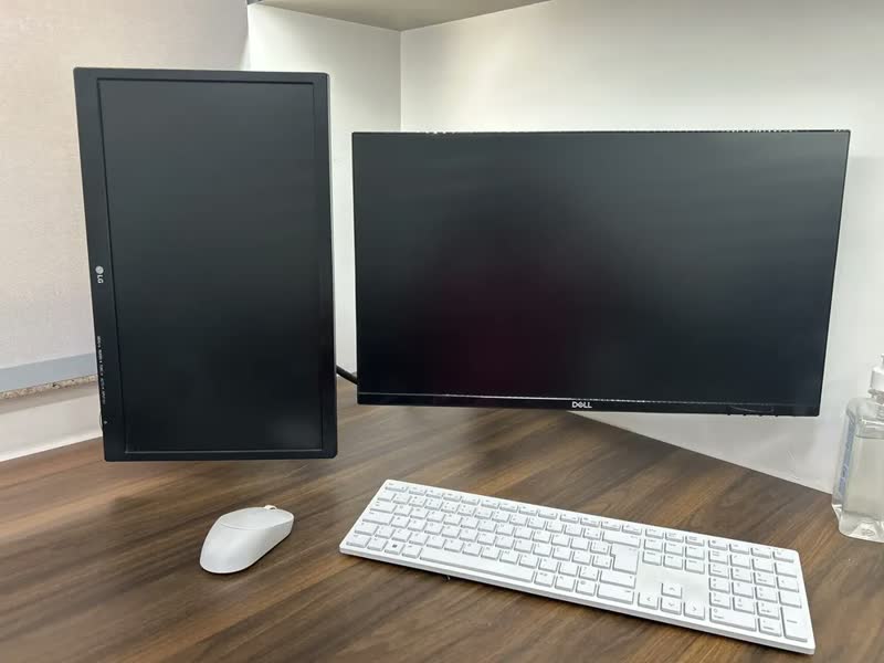 foto de Suporte Articulado Parede Monitor TV 17 a 35 9kg ELG Giro 360° Inclinável Altura até 25cm VESA 75x75 e 100x100 Polegadas Preto F410