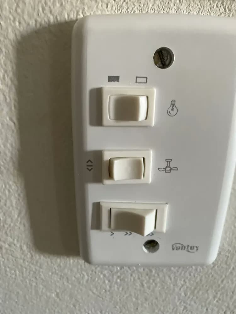 foto de Ventilador de Teto Ventex Yris Silencioso 3 Pás MDF Branco