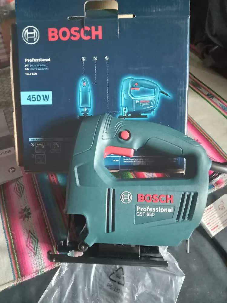 foto de Serra tico-tico profissional Bosch Professional GST 650 450W
