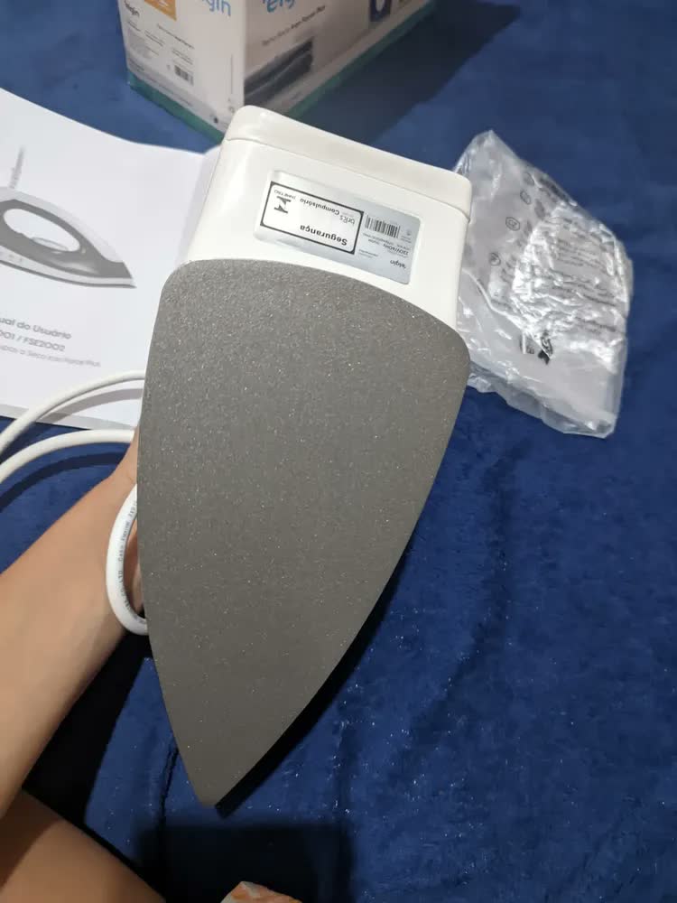 foto de Ferro De Passar Roupas Seco Antiaderente Elgin 110v - Branco