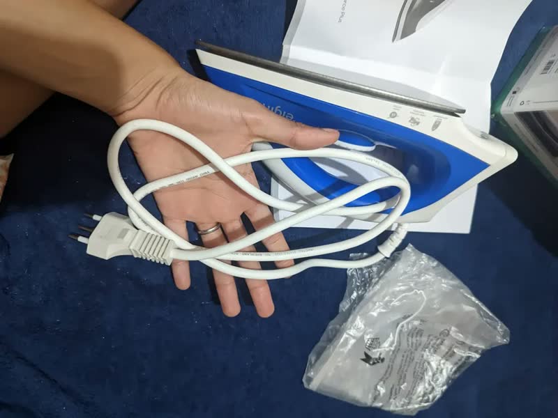 foto de Ferro De Passar Roupas Seco Antiaderente Elgin 110v - Branco