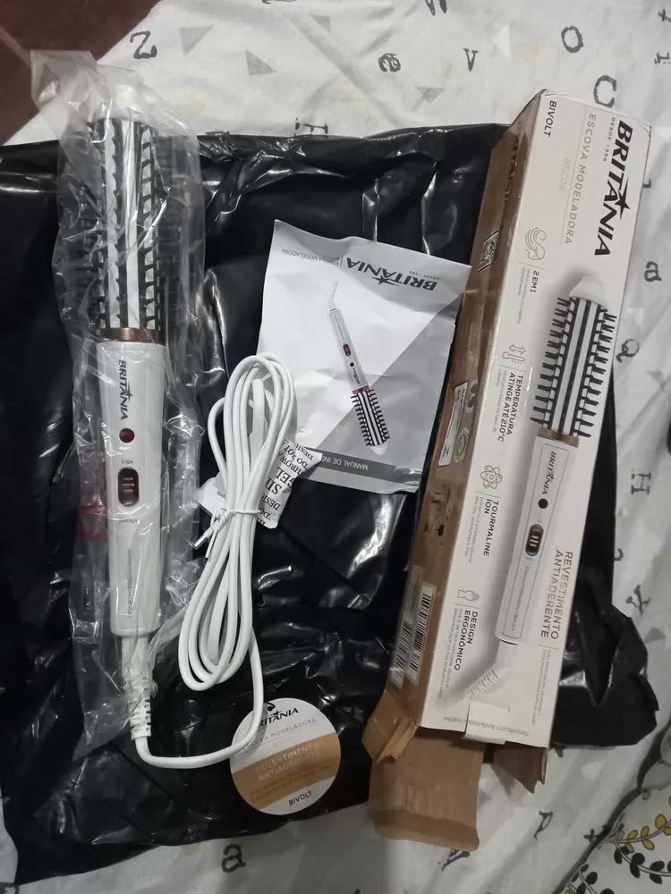 foto de Escova Modeladora Britânia 2 em 1 Branca Antiaderente 60W BEC04 Bivolt