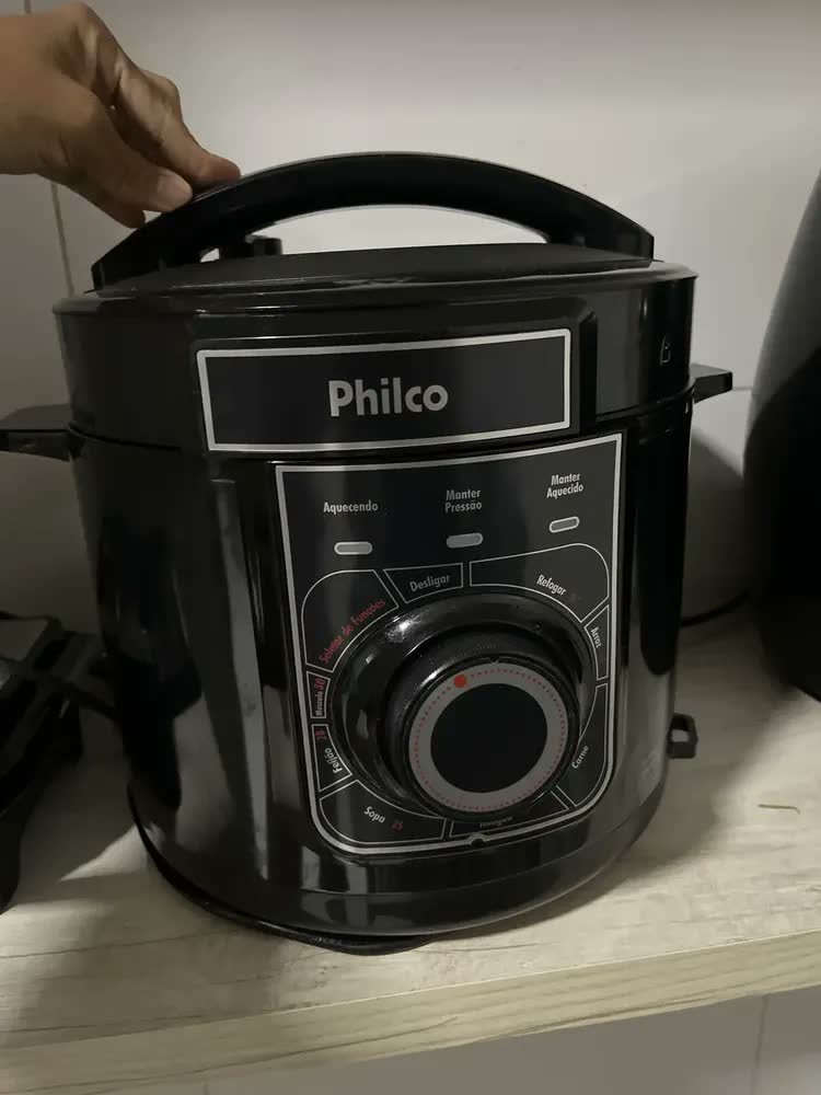 foto de Panela De Pressão Philco Ppp02pi Inox 5l 900w Preta Cor Preto