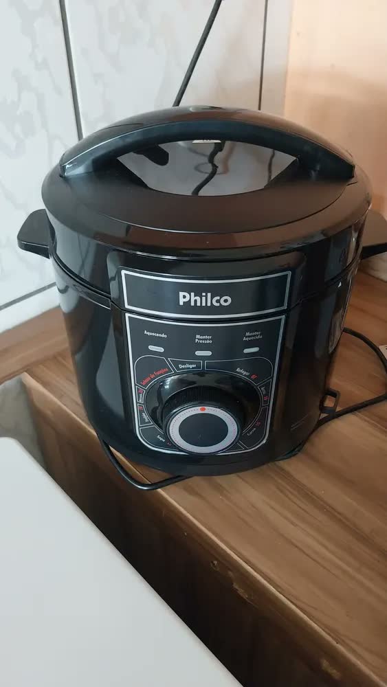 foto de Panela De Pressão Philco Ppp02pi Inox 5l 900w Preta Cor Preto